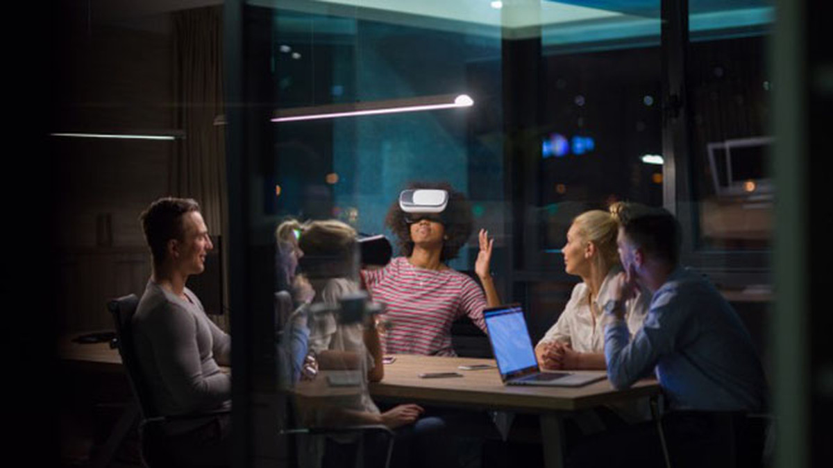 Virtual and Augmented Reality Expected to Be Mainstream in Businesses by 2021