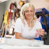 Square présente Carte Square pour les entreprises et les commerçants, leur donnant ainsi un accès en temps réel à leurs fonds