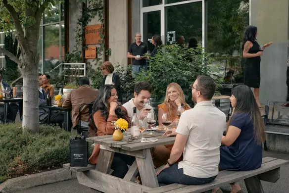 3 Easy Ways to Split Restaurant Checks Without the Stress