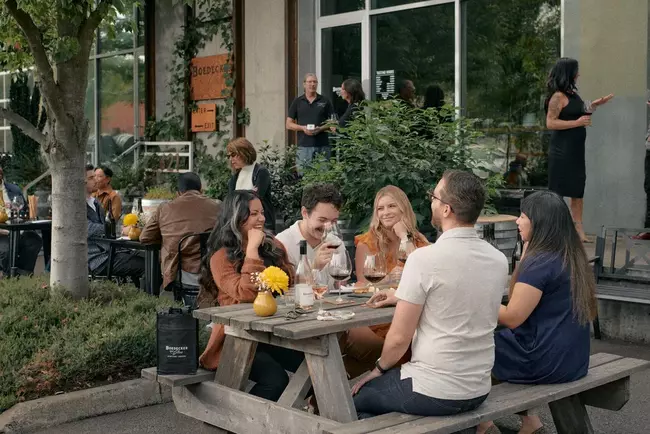 3 Easy Ways to Split Restaurant Checks Without the Stress