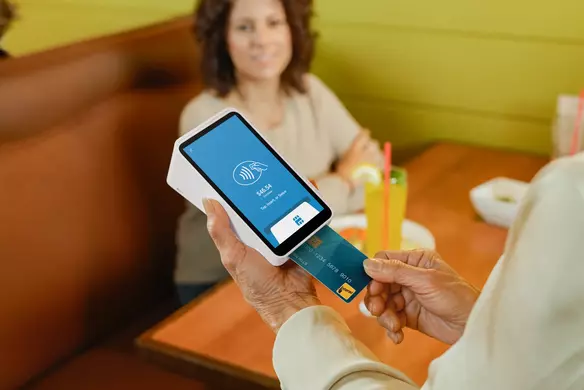 Tableside Payment is Here to Stay: Why Your Restaurant Should Invest in Contactless Payment Technology