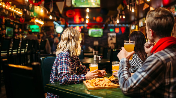 Your Playbook For How To Optimize Your Sports Bar Layout Like A Pro